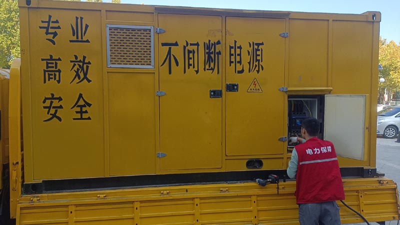 静乐柴油发电机组和UPS电源配合使用时，如何避免切换过程中的电力中断？
